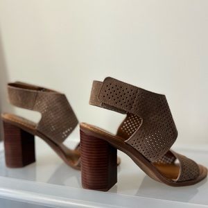 Franco Sarto heeled sandals size 8.5 in good condition